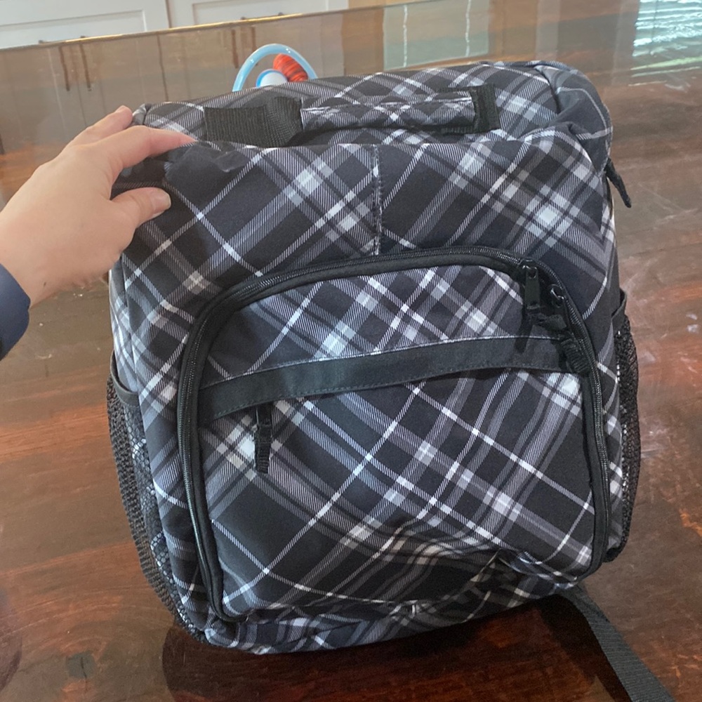 NWT insulated one shoulder backpack cold bag